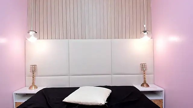 MelanyWayne  online show from April 11, 12:20 pm