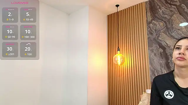 Snapshot of Alana-Jones chatting on October 2, 11:37 am Alana-Jones online show from October 2, 11:37 am