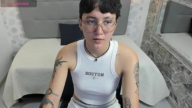 Snapshot of emahills__axelrose chatting on September 13, 8:17 pm emahills  axelrose online show from September 13, 8:17 pm