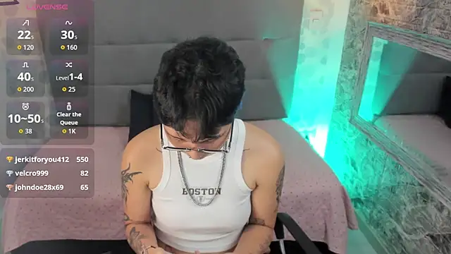 Snapshot of emahills__axelrose chatting on October 16, 4:04 am emahills  axelrose online show from October 16, 4:04 am