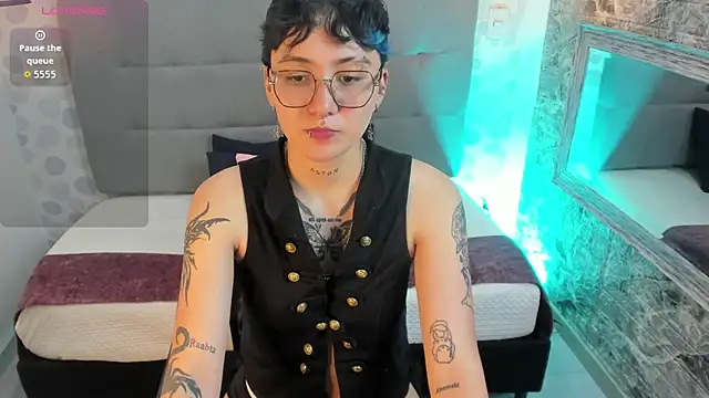Snapshot of emahills__axelrose chatting on October 20, 2:14 am emahills  axelrose online show from October 20, 2:14 am