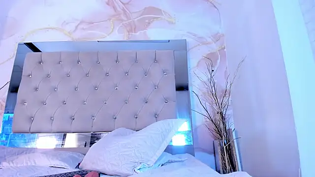 Luna Tylor online show from April 7, 4:47 am