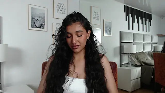 ValentiinaCruz online show from November 13, 9:47 pm