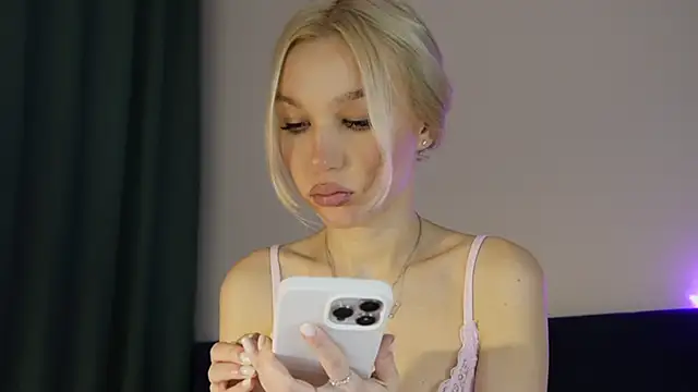 cuteleraay online show from February 6, 9:51 pm