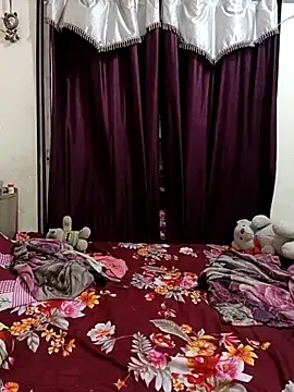 MEERAcle online show from February 8, 3:16 pm