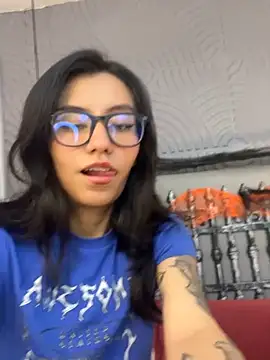 eviegothel  online show from October 21, 8:35 pm