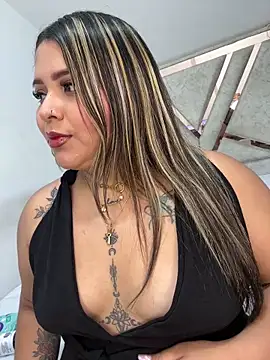 ashley-swift- online show from April 16, 8:14 am