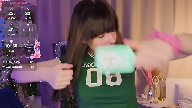 Honeey Beee online show from November 10, 8:04 pm