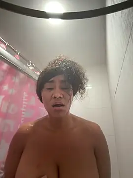 LuckyKhloe online show from October 30, 1:30 am