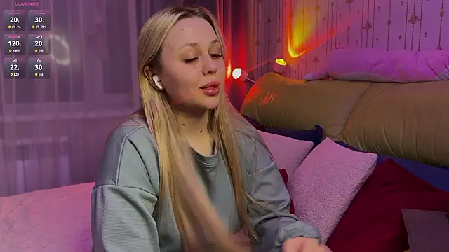 Estella Elwood online show from March 14, 6:09 pm