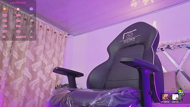 ZURY TAY online show from March 18, 11:48 am