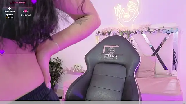 ZURY TAY online show from February 21, 11:44 am