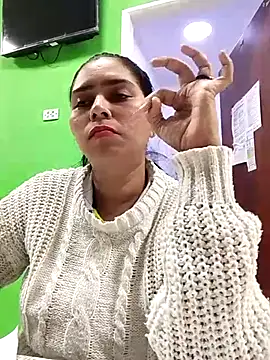 yesi-nursehot online show from November 13, 4:33 am