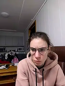 HoneySquirrel online show from December 5, 4:08 pm