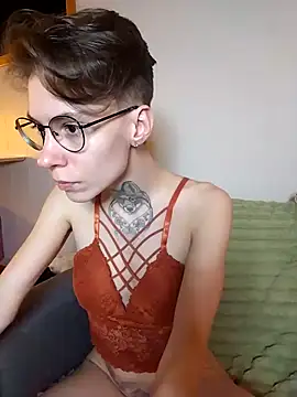 HoneySquirrel online show from April 3, 7:45 pm