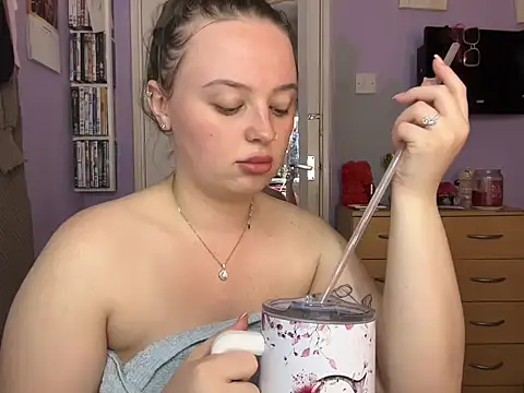 SexySashaxox online show from November 6, 9:32 pm