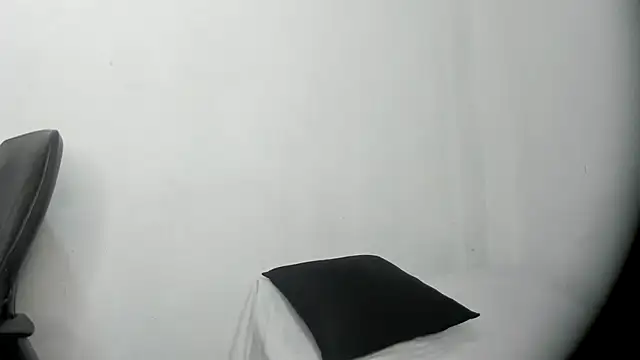 Crazy Cat1995 online show from April 18, 1:57 pm