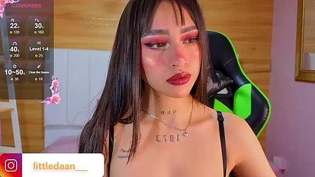 Abril Velvet a  online show from January 15, 12:55 pm