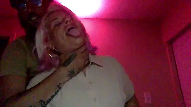 toomuchofafreak online show from April 27, 3:47 am