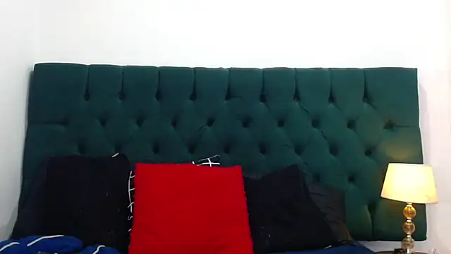 Naomi Blomm online show from November 2, 3:59 pm