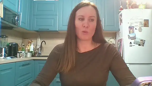 ALICAINWONDERLAND online show from April 8, 8:33 pm