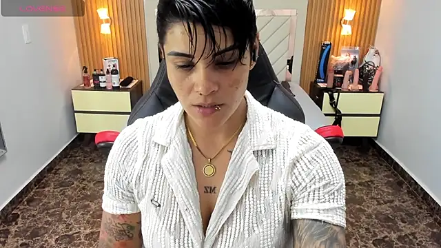 KAROLLJONES1 online show from September 18, 2:43 am