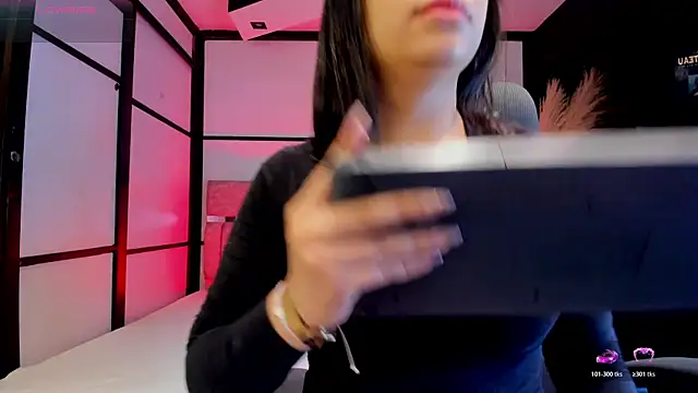 SamaraAnders  online show from April 7, 4:47 am