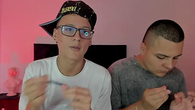 Snapshot of NoahLux chatting on September 16, 7:11 pm NoahLux online show from September 16, 7:11 pm