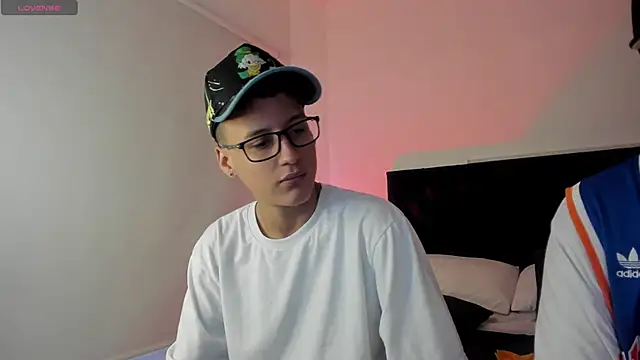 Snapshot of NoahLux chatting on October 5, 8:14 pm NoahLux online show from October 5, 8:14 pm