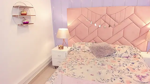 Lara Rouss  online show from September 10, 2:55 am