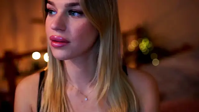 Emilyvanroessel online show from October 15, 9:12 am