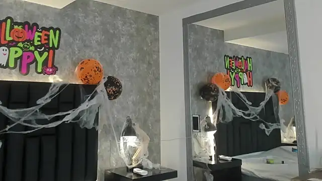 crystaldarliing online show from November 1, 8:35 pm