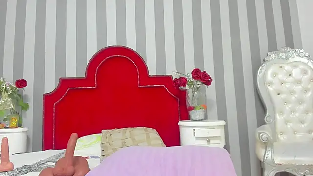 Snapshot of Salomee_hernandez chatting on October 21, 12:53 pm Salomee hernandez online show from October 21, 12:53 pm