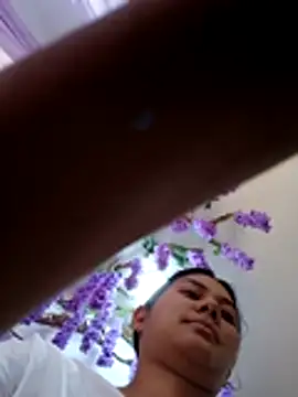 burbuja02 online show from October 25, 2:35 pm