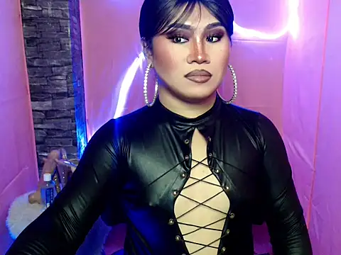 pretty lassy online show from November 14, 3:45 pm