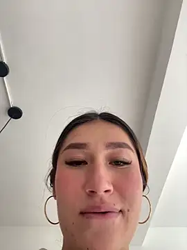 Isa Villamarin online show from September 15, 5:09 pm