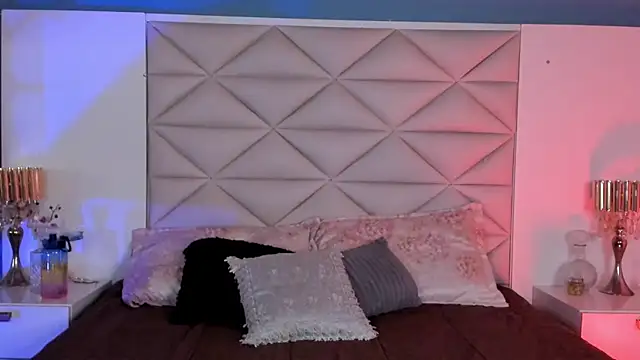 misstomie  online show from January 17, 6:10 am