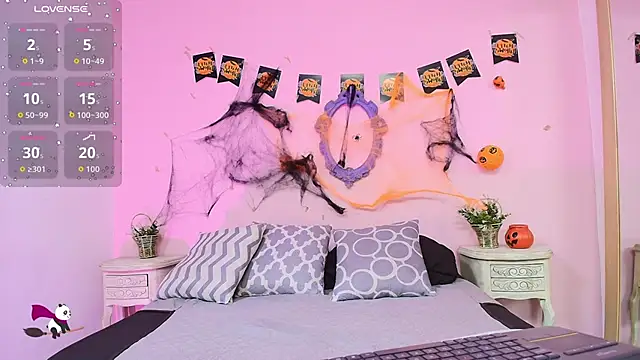 Nahomi Rivera online show from October 30, 1:01 pm