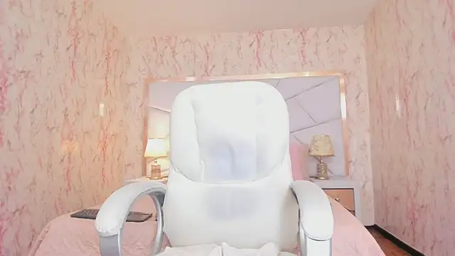 Emily Whinfre online show from March 3, 9:10 pm