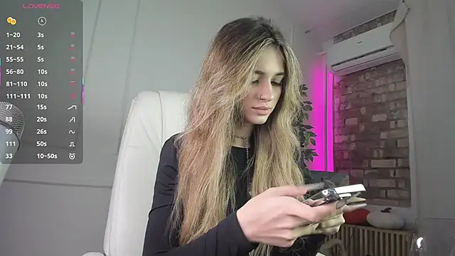 Snapshot of Blessed_Molly chatting on October 17, 7:22 am Blessed Molly online show from October 17, 7:22 am