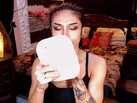 WILDROXIE online show from February 17, 11:37 pm