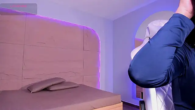 HannahMontgomery online show from November 25, 4:42 pm