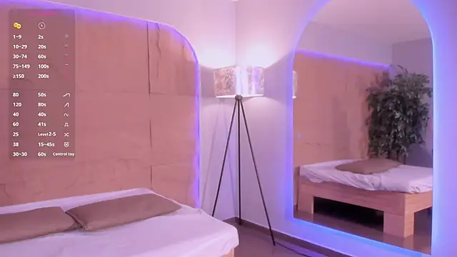 HannahMontgomery online show from April 1, 5:21 pm