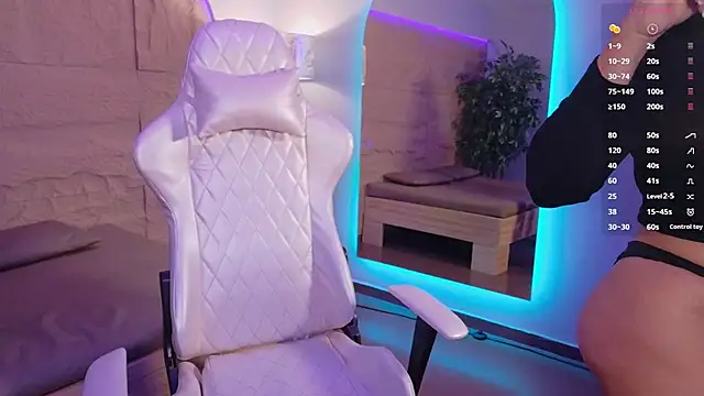 HannahMontgomery online show from April 15, 4:51 pm