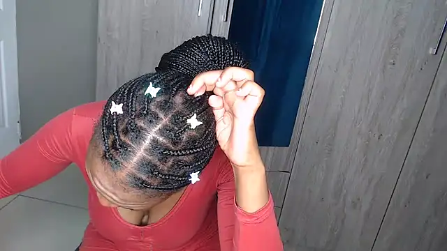 Lunalee online show from November 28, 10:35 pm