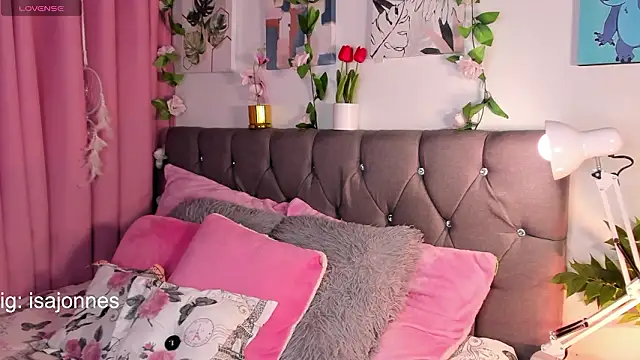 isajonnes18 online show from March 14, 1:28 am