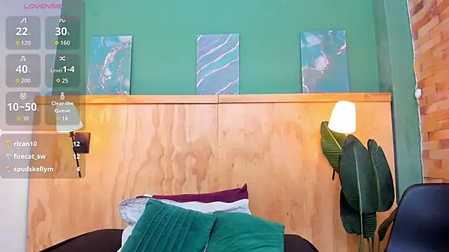 halleylorens online show from March 3, 7:20 pm