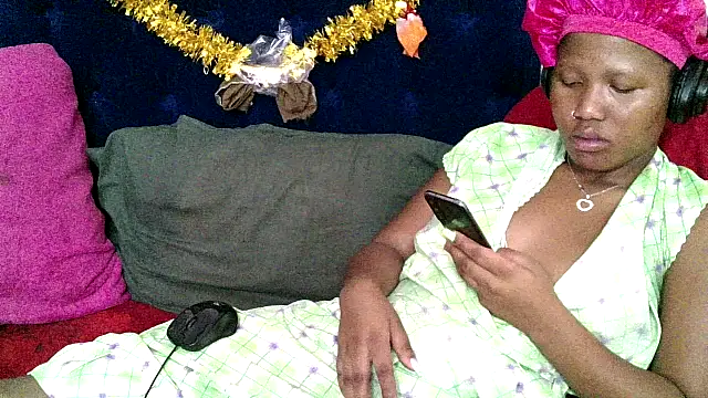 BUNNYCHOWX28 online show from January 6, 8:34 pm