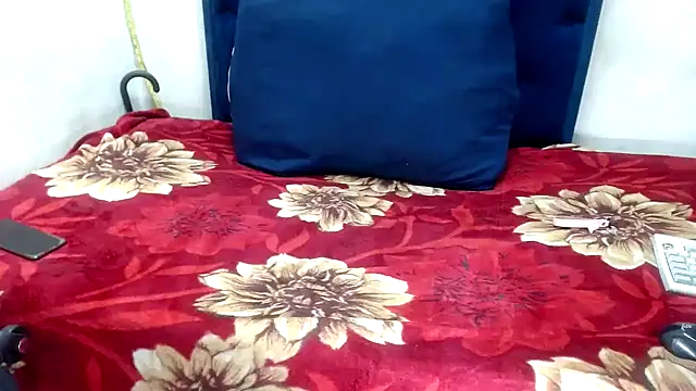 BUNNYCHOWX28 online show from October 12, 8:33 pm