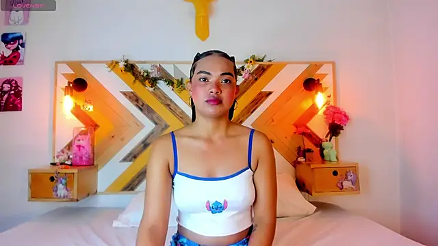 Snapshot of SoleneFontaine chatting on October 15, 12:30 pm SoleneFontaine online show from October 15, 12:30 pm